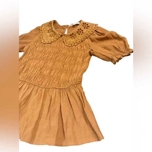 MINE. TAN EYELET CROCHET PeterPan Collar SMOCKED TOP Size Small - Picture 4 of 10